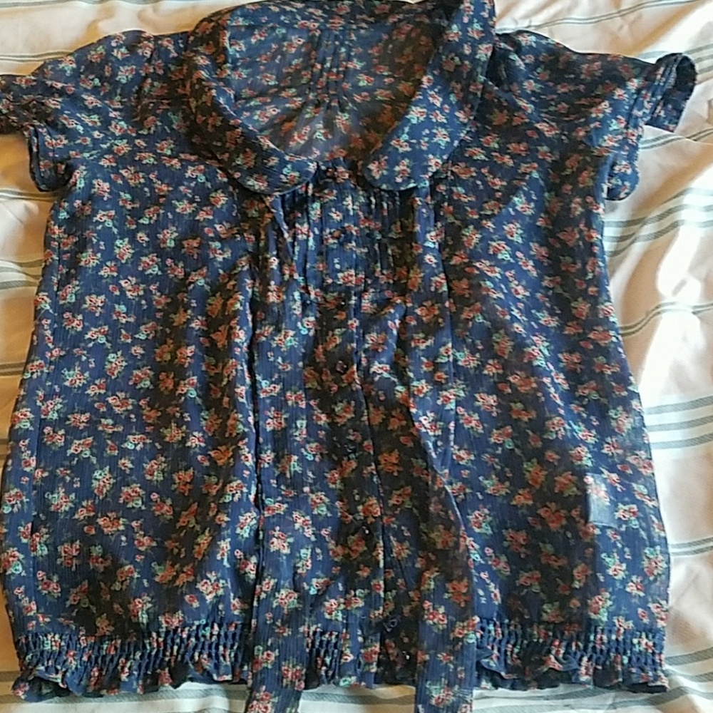 Cute blouse!